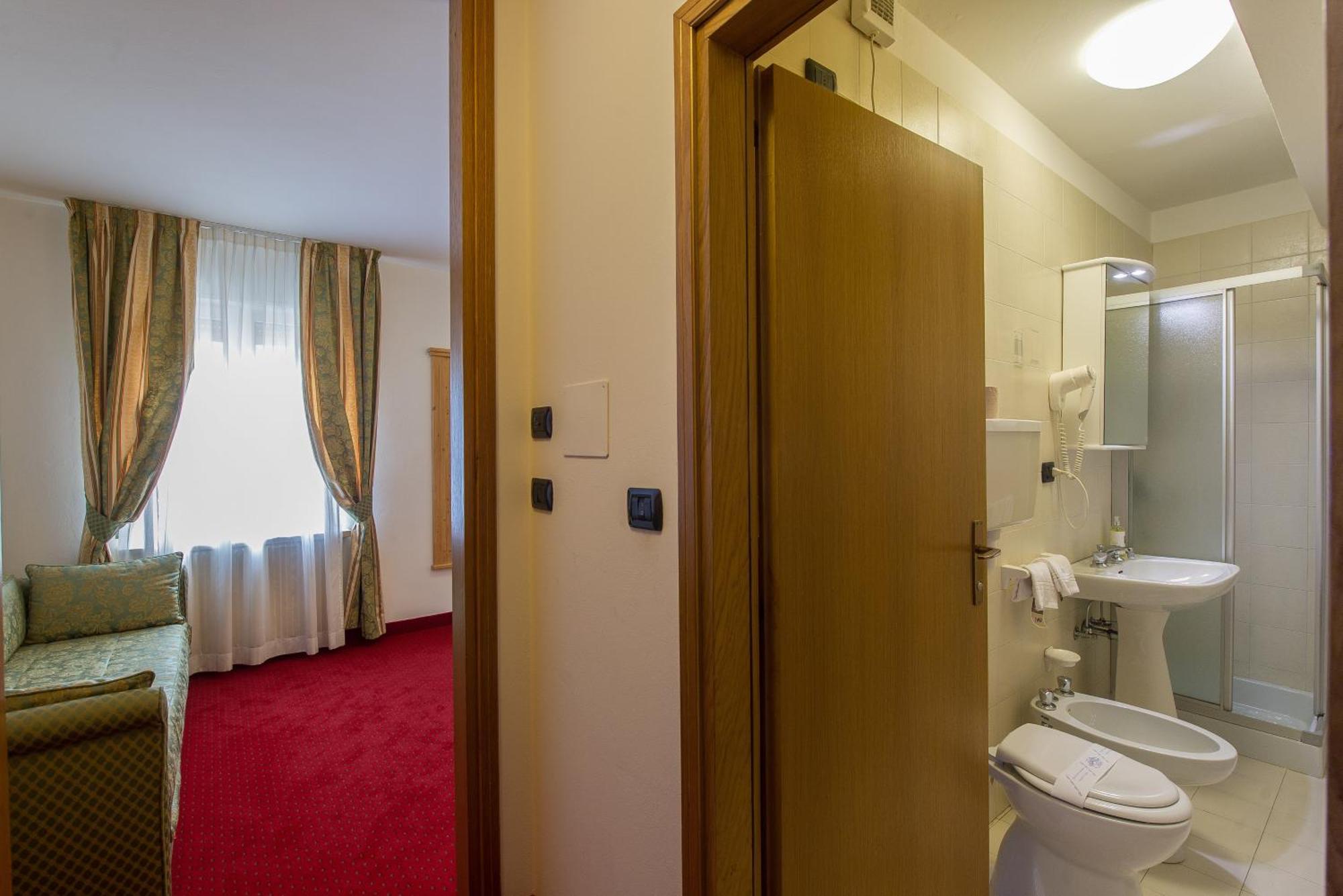Hotel Lucia 3*